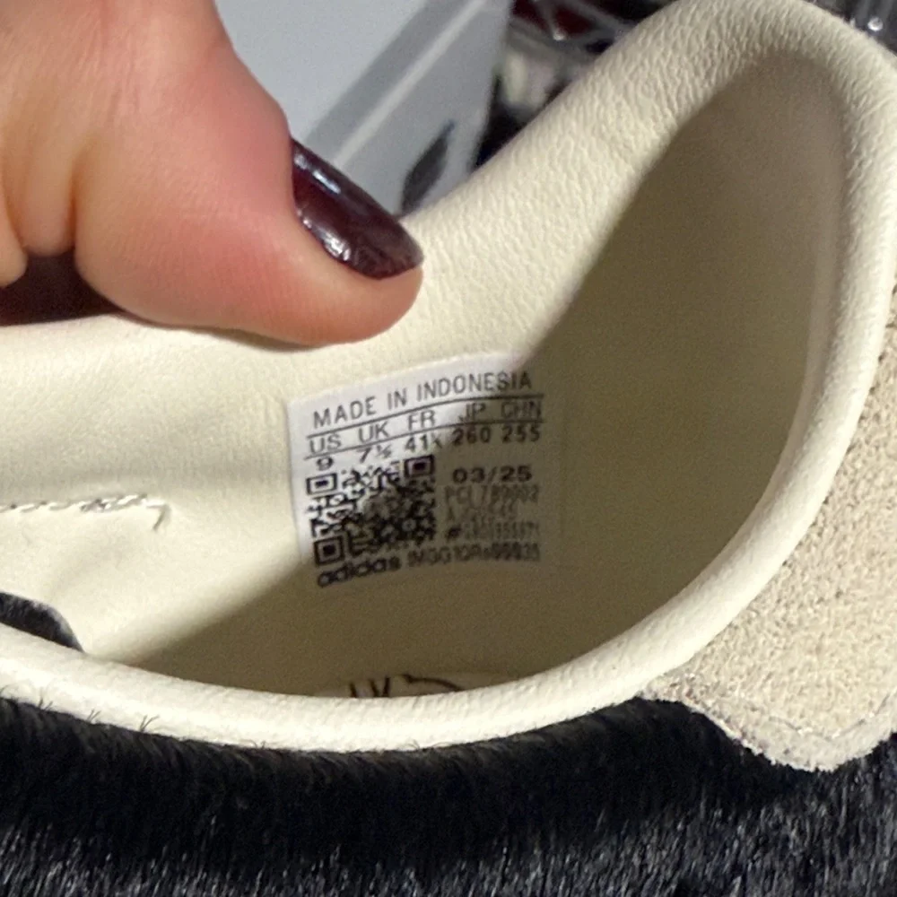 Adidas la marque aux 3 bandes - Picture 5 of 7